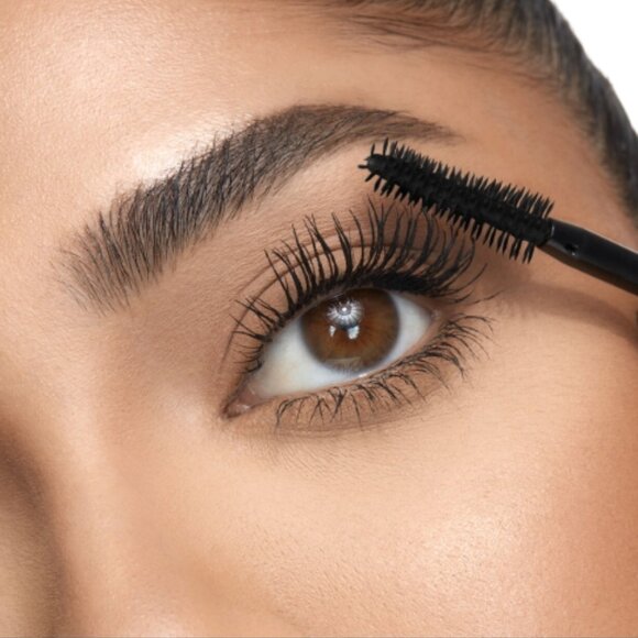 LEGIT LASHES Double-Ended Volumizing and Lengthening Mascara Extreme Black - Picture 4 of 7